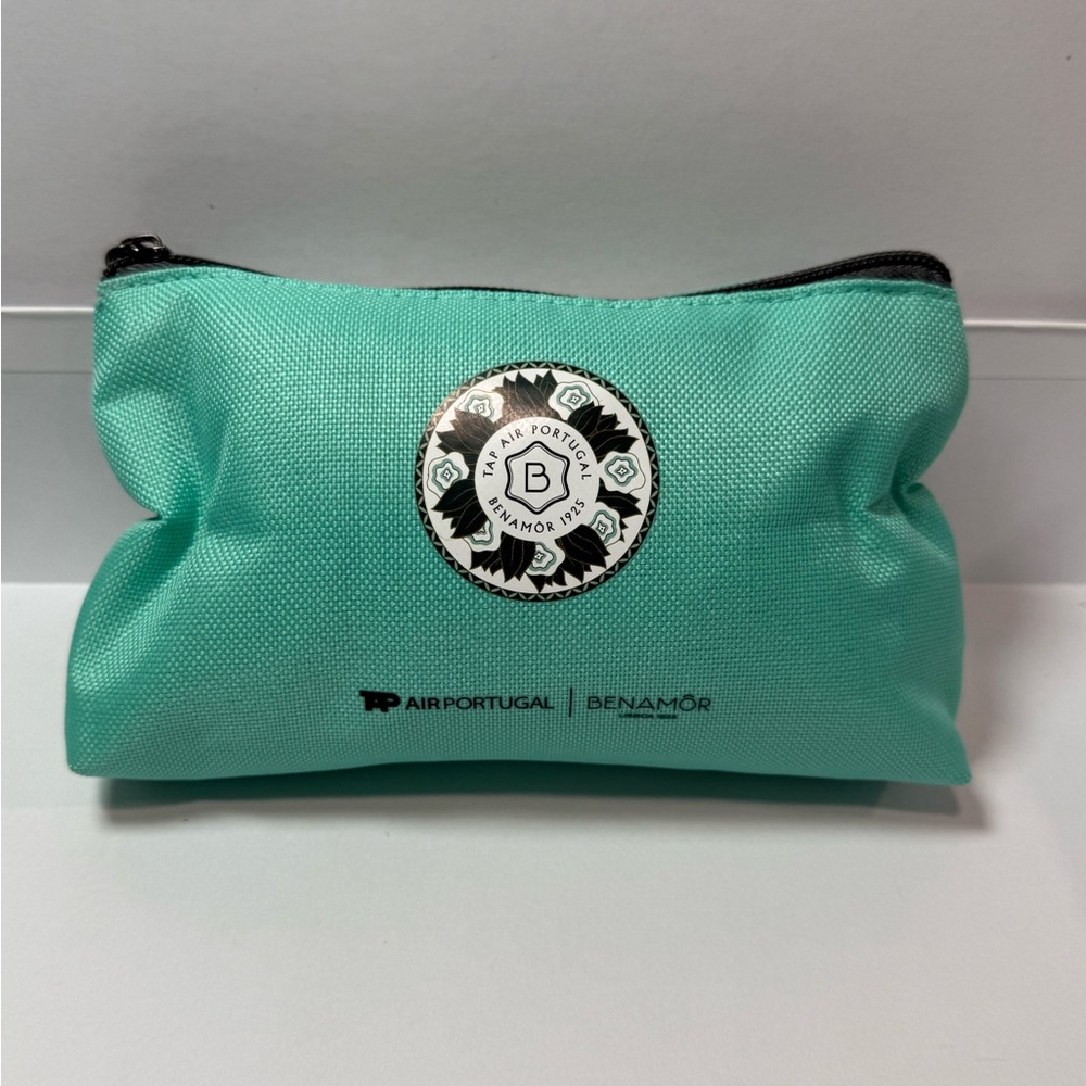 TAP Air Portugal x Benamôr Amenity Kit – Travel Pouch w/ Toiletries Green